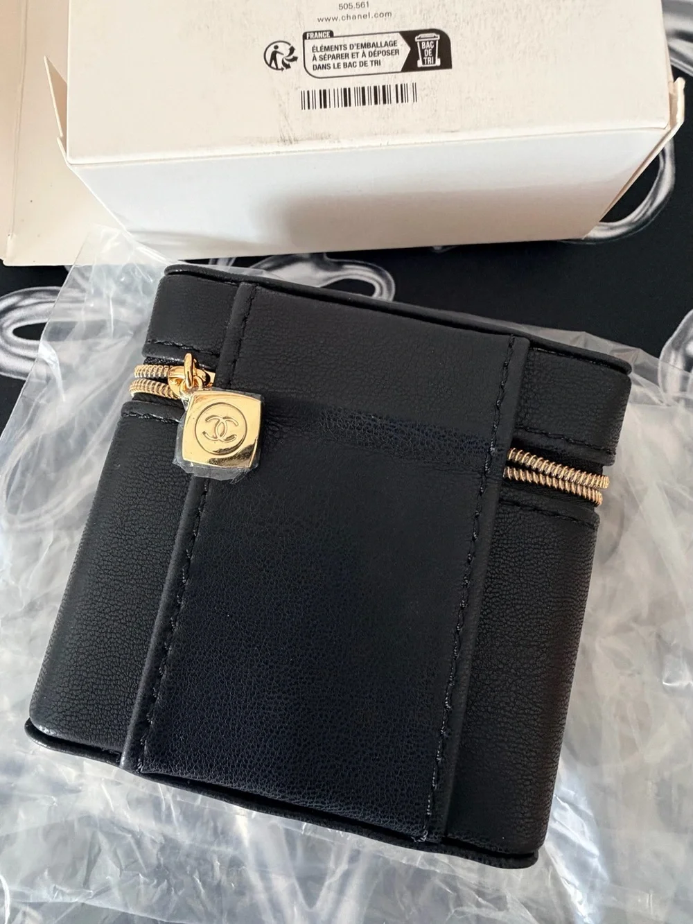CHANEL GWP Lip Case with Mirror (hold 4 lips) Limited Edition